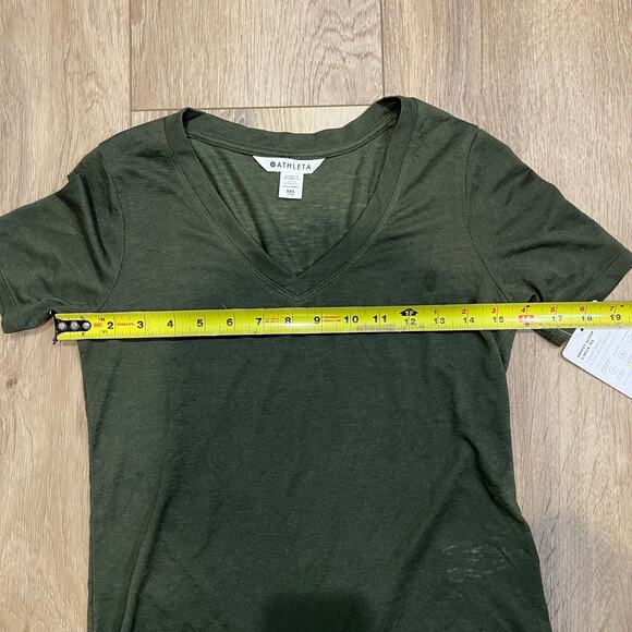 ATHLETA Women's Breezy Scoop V Tee Size XXS In Olive - Picture 5 of 11